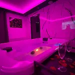 La Casa De Jacuzzi Holiday home Melun
