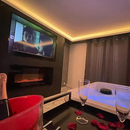 La Casa De Lové Jacuzzi Сasa de vacaciones Melun