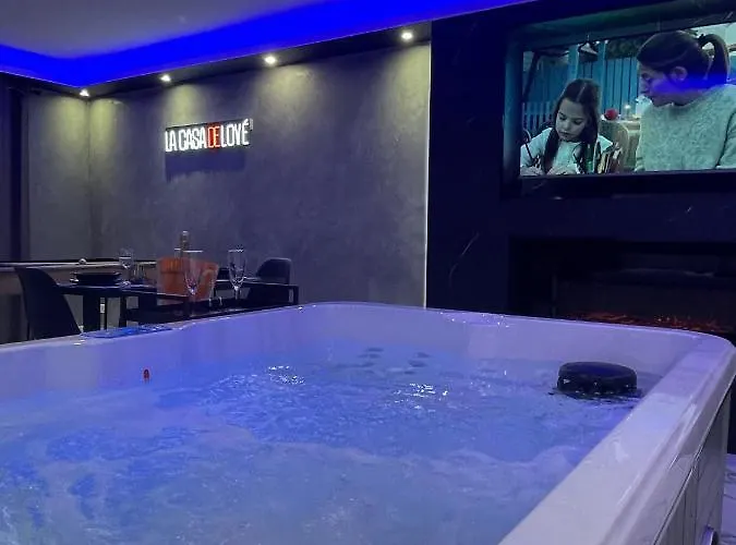 펜션 La Casa De Jacuzzi 믈룅