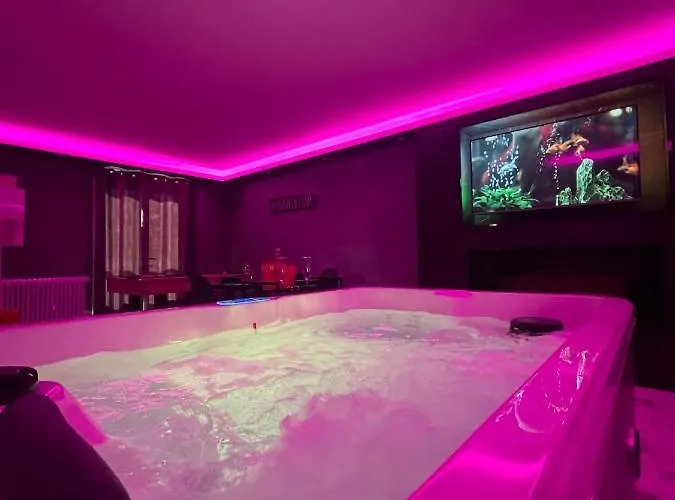 펜션 La Casa De Jacuzzi 믈룅