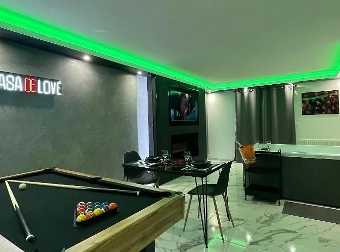 La Casa De Jacuzzi 펜션 믈룅
