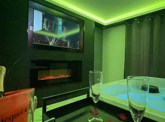 펜션 La Casa De Jacuzzi 믈룅